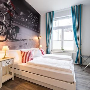 Budget Zimmer mit Kingsize-Bett